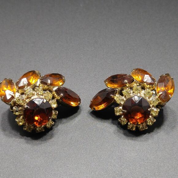Vintage Topaz Rhinestone Clip Earrings, Gold Plated, 1950s Vintage Jewelry - Picture 6 of 10